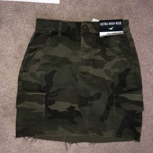 BRAND NEW Hollister camo skirt